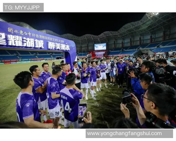 足球明星与球迷之间的无形纽带如何影响赛事激情与竞技精神的传递